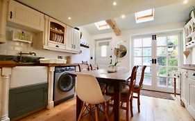 Cockle Cottage, An Artists Haven, Charming Cottage By Air Premier